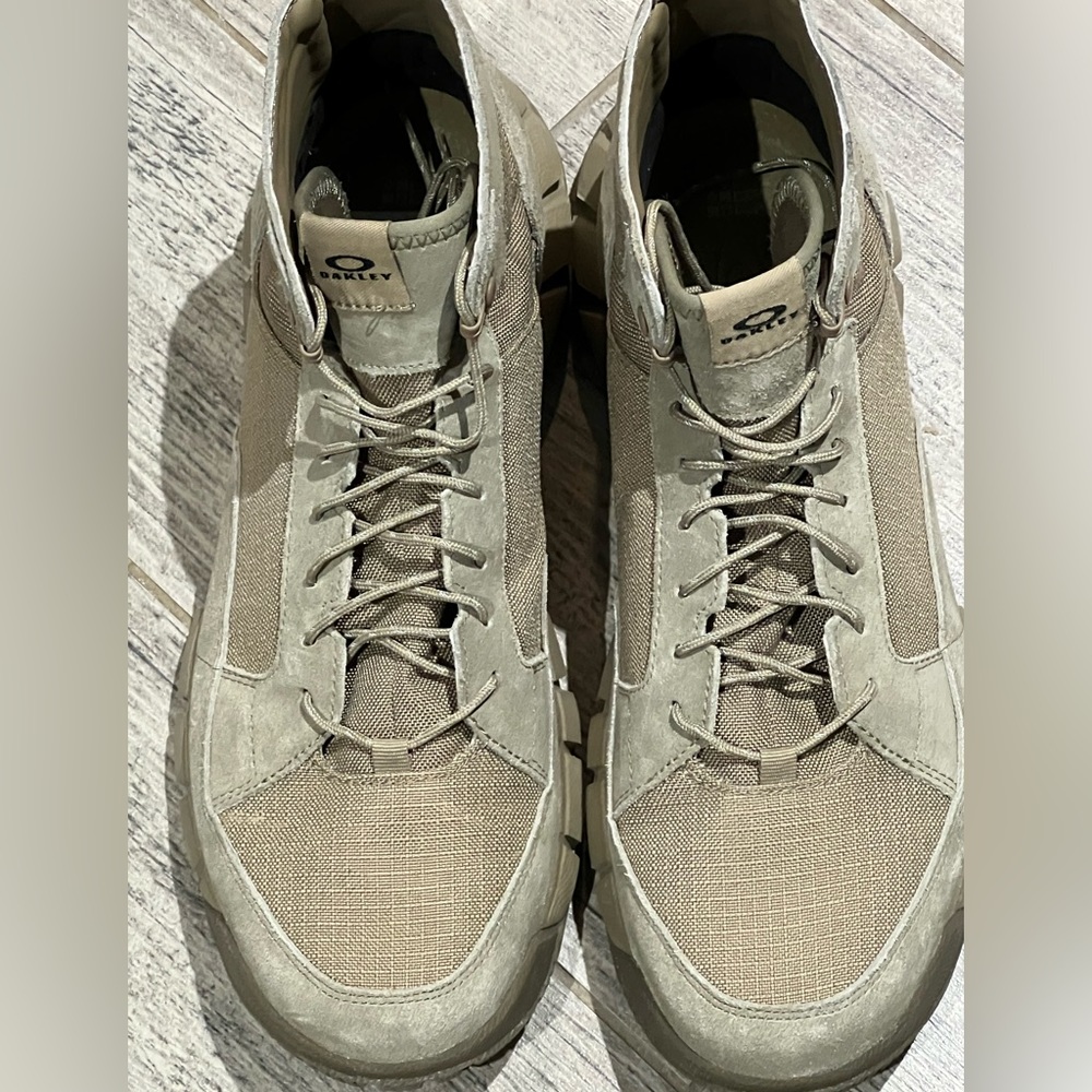 Oakley Urban Explorer Mid boots. New without tags. Never worn